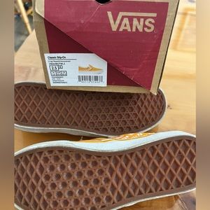 2.5 youth yellow vans